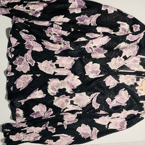 NEW/ REBECCA TAVLOR Slik V Neck Top💗 - Picture 3 of 6